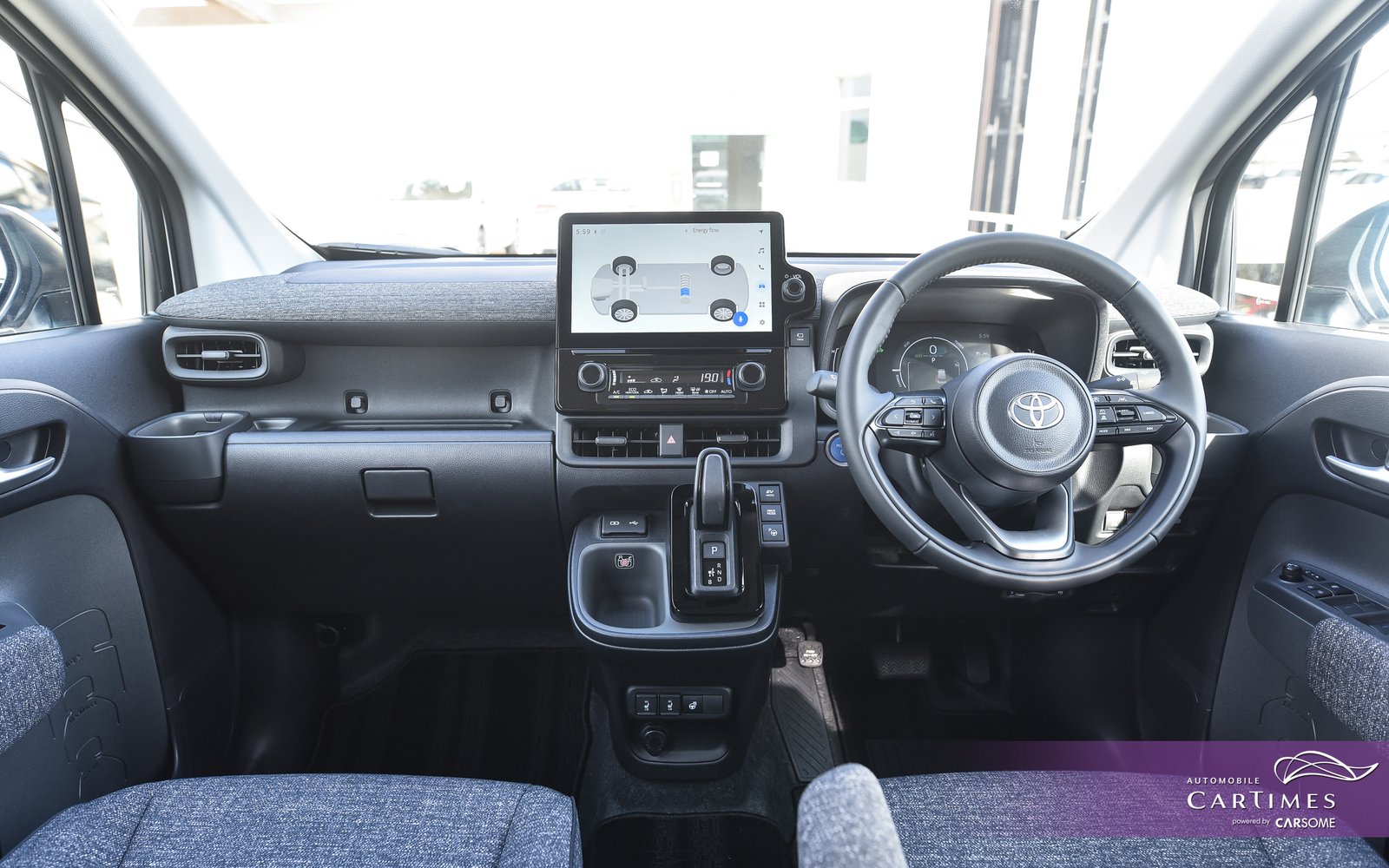 Toyota Sienta Hybrid photo 7